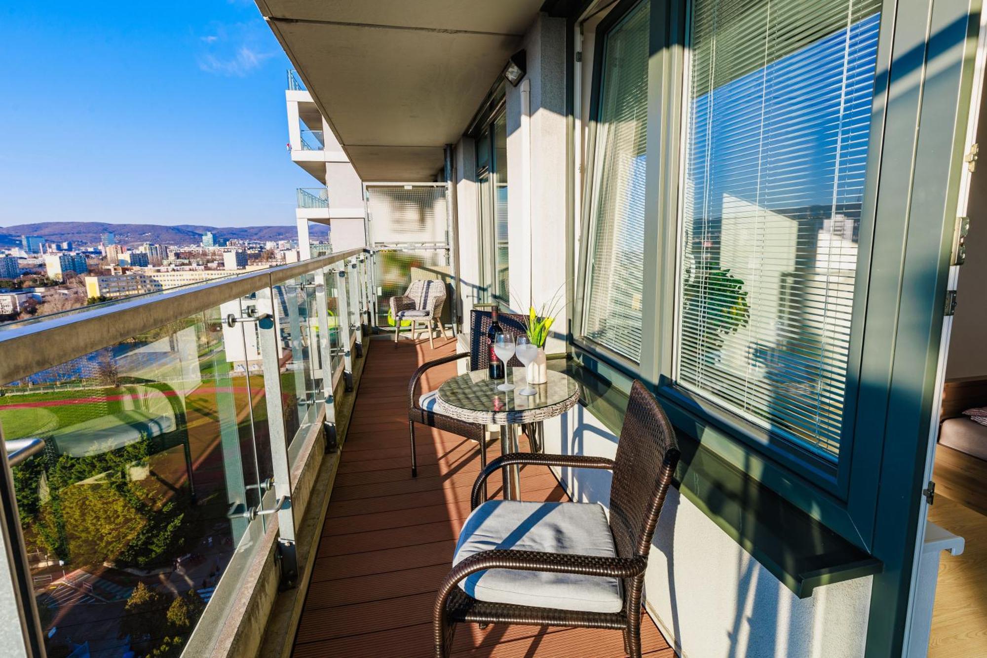 Sunny Apartment With Amazing Terrace On The 13Th Floor Near City Center Bratislava Exterior photo
