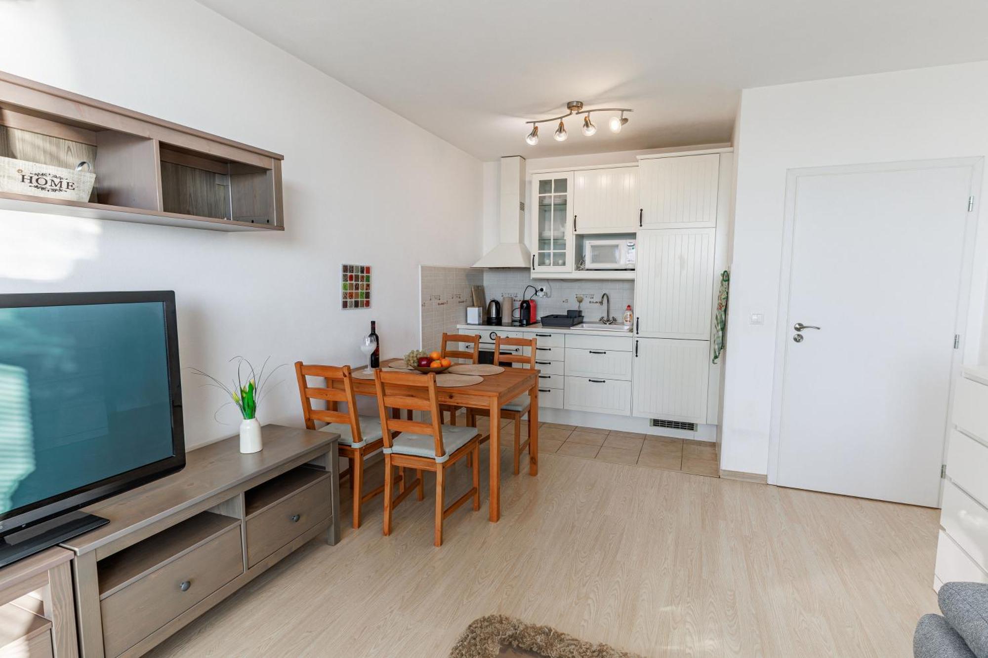 Sunny Apartment With Amazing Terrace On The 13Th Floor Near City Center Bratislava Exterior photo